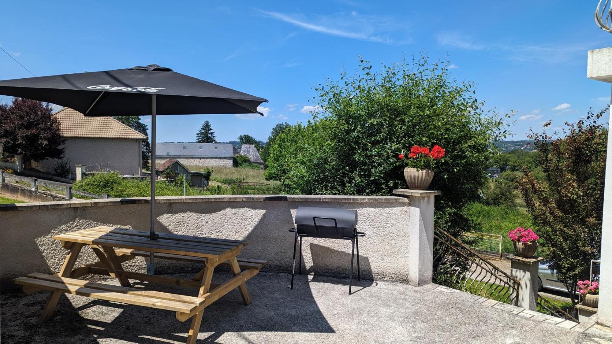 Logement A Brive Proche Centre-Ville Et Campagne - Climatisation, Wifi, Coin Exterieur Et Parking Prives Buitenkant foto
